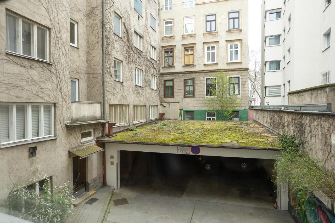 A 2-Bedroom Apartment With A King-Size Bed And A Balcony Is Located Just A 15-Minute Walk From Stephansplatz. فيينا المظهر الخارجي الصورة